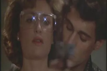 Trưởng thành tóc phim sex khong che moi vàng fuck bởi chàng trai trẻ trên đi văng.