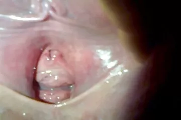 Một bà già bú một thằng sex nu sinh ko che da đen trên giường một cách thích thú