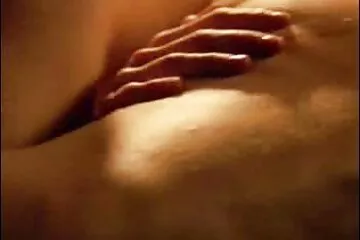 dì Nga phim sex hành động không che liếm dương vật của một người ngưỡng mộ trẻ tuổi.